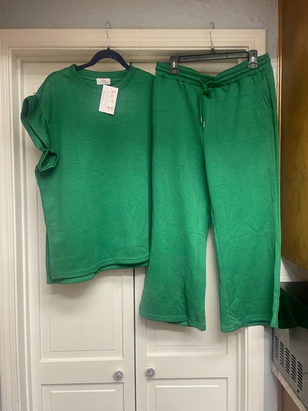 Women’s Green Textured Set - Comfortable and never worn. Size XL.